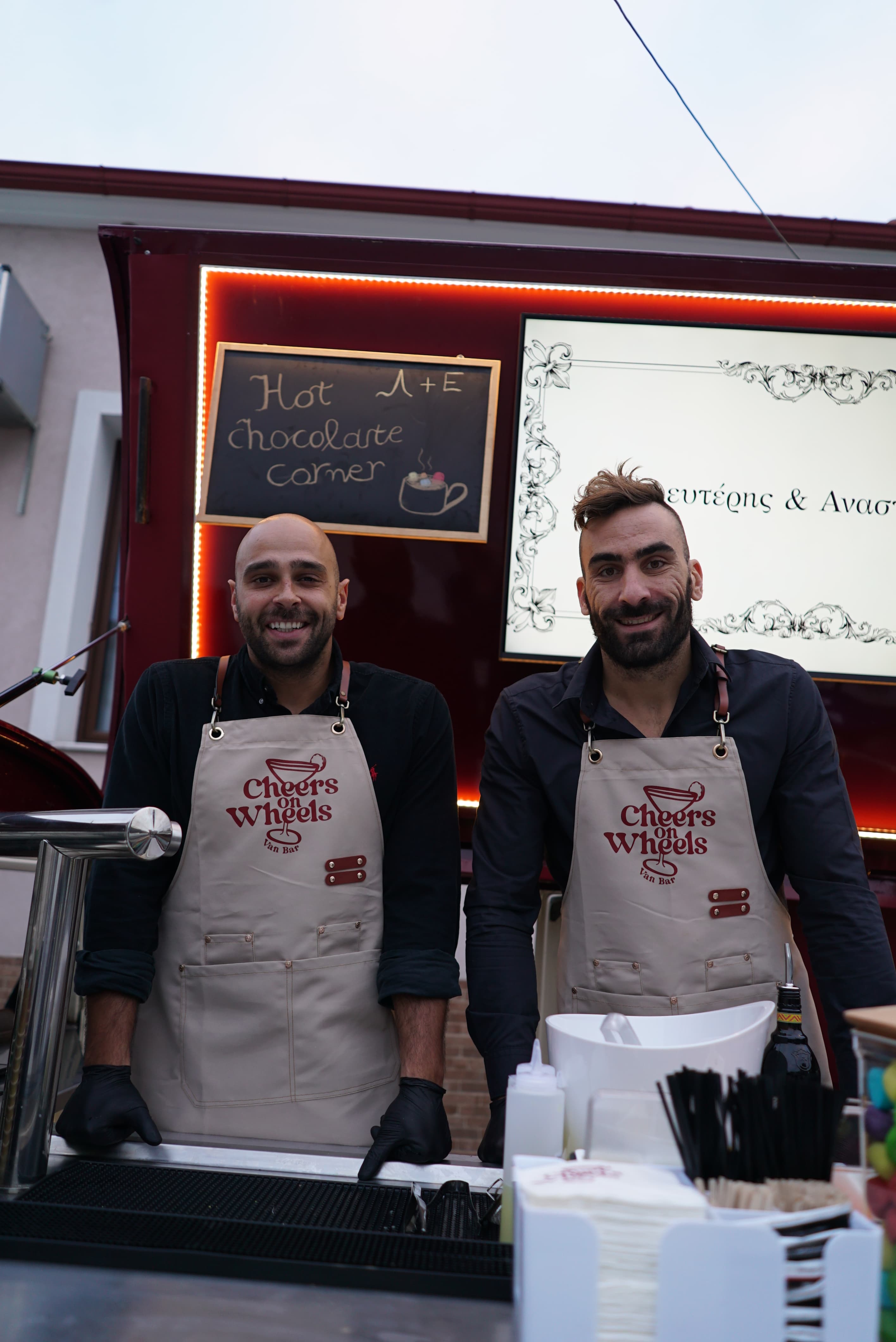 Η ομάδα του Cheers On Wheels - Χρήστος και Θανάσης